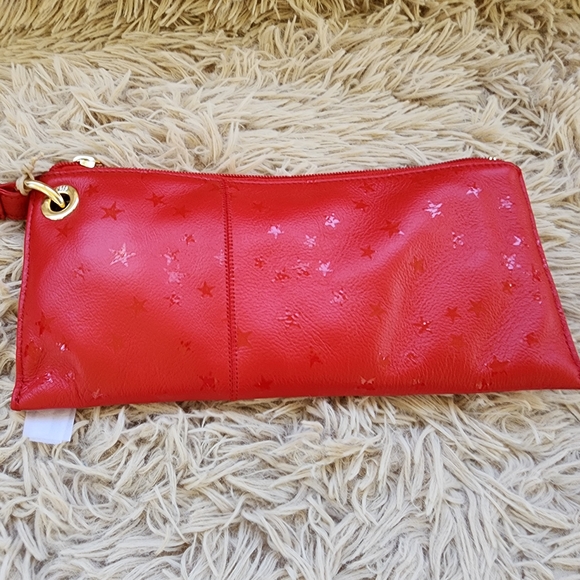 HOBO Vida Red Star Pattern Clutch - Picture 1 of 5